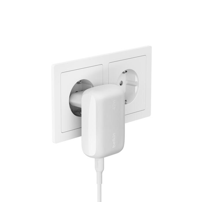 Belkin BoostCharge Ladegerät mit zwei Anschlüssen 42 W, weiß Belkin BoostCharge Ladegerät mit zwei Anschlüssen 42 W, weiß